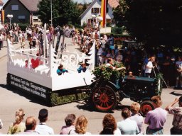 2015_Jubiläum_1990_Umzug_1